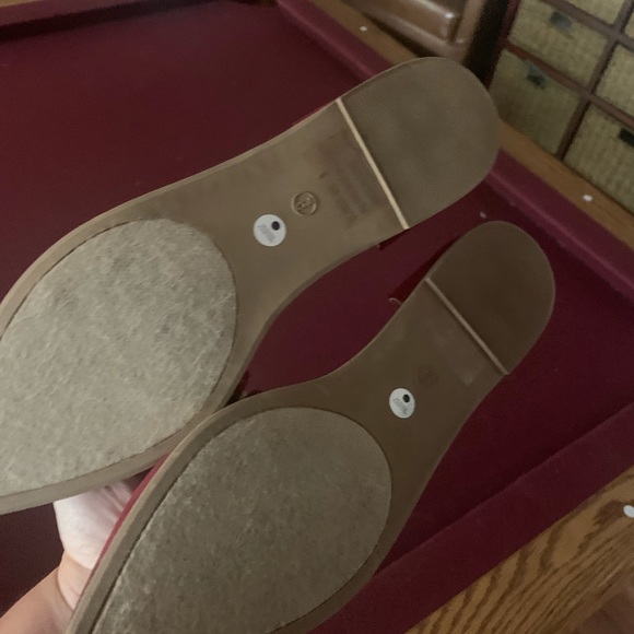 Red flats gold pointed toe - Picture 3 of 5